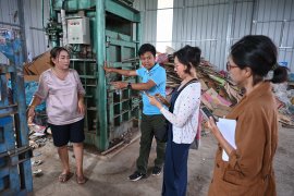 IGES and PoNRE visit to a recycling factory in Xay District 